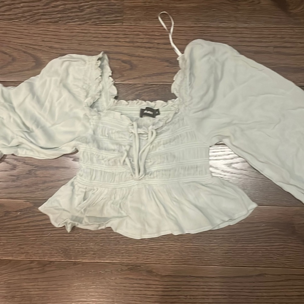 Paliskates light blueish green top.